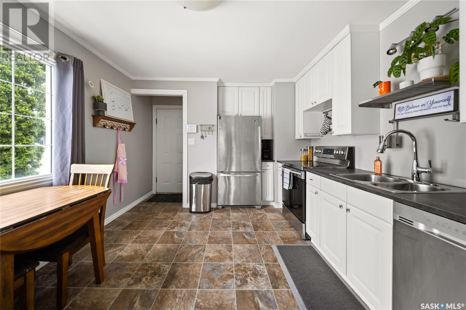 Single Family House Raised bungalow for Sale in  York STREET Regina 