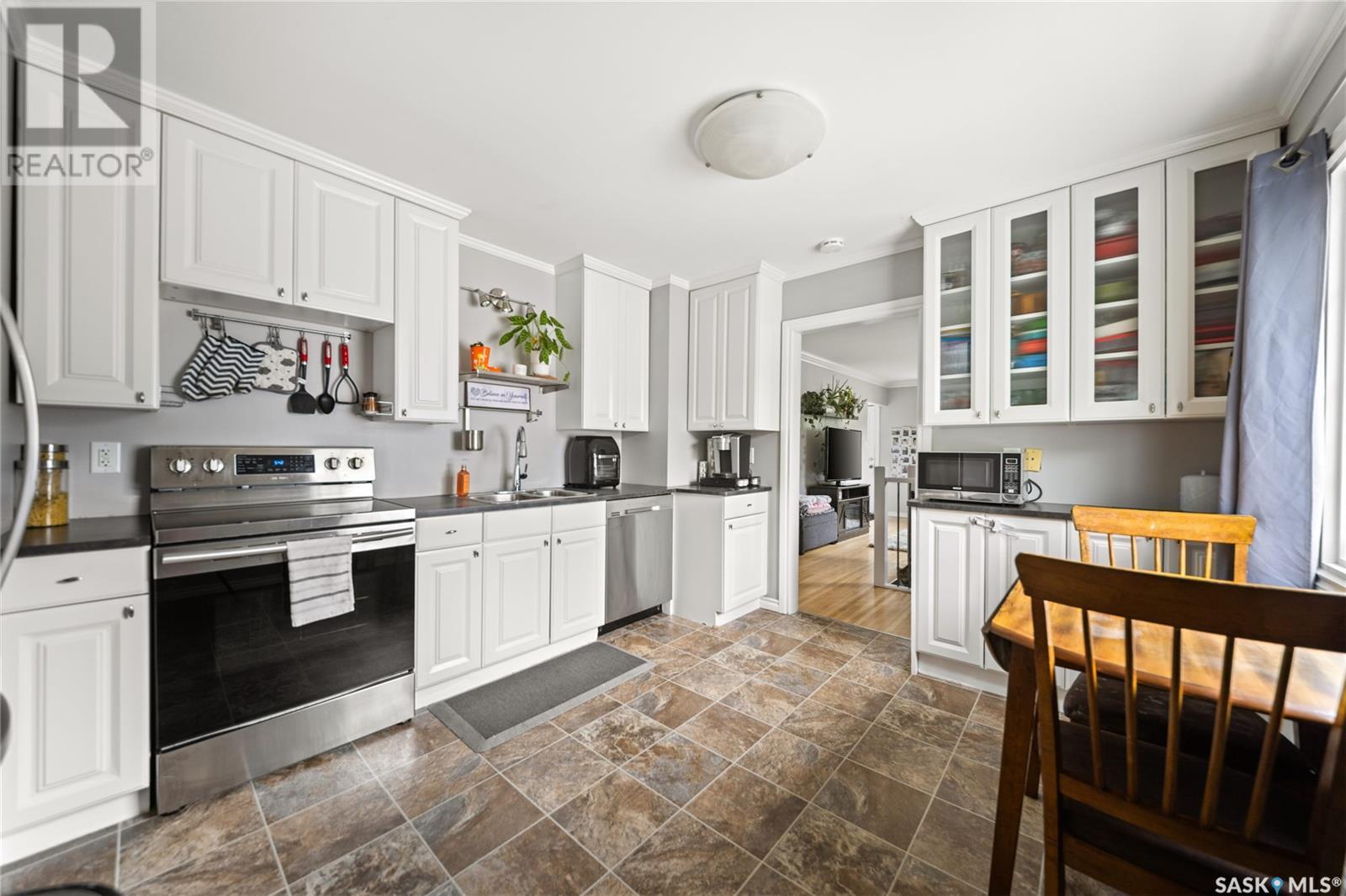 Single Family House Raised bungalow for Sale in  York STREET Regina 