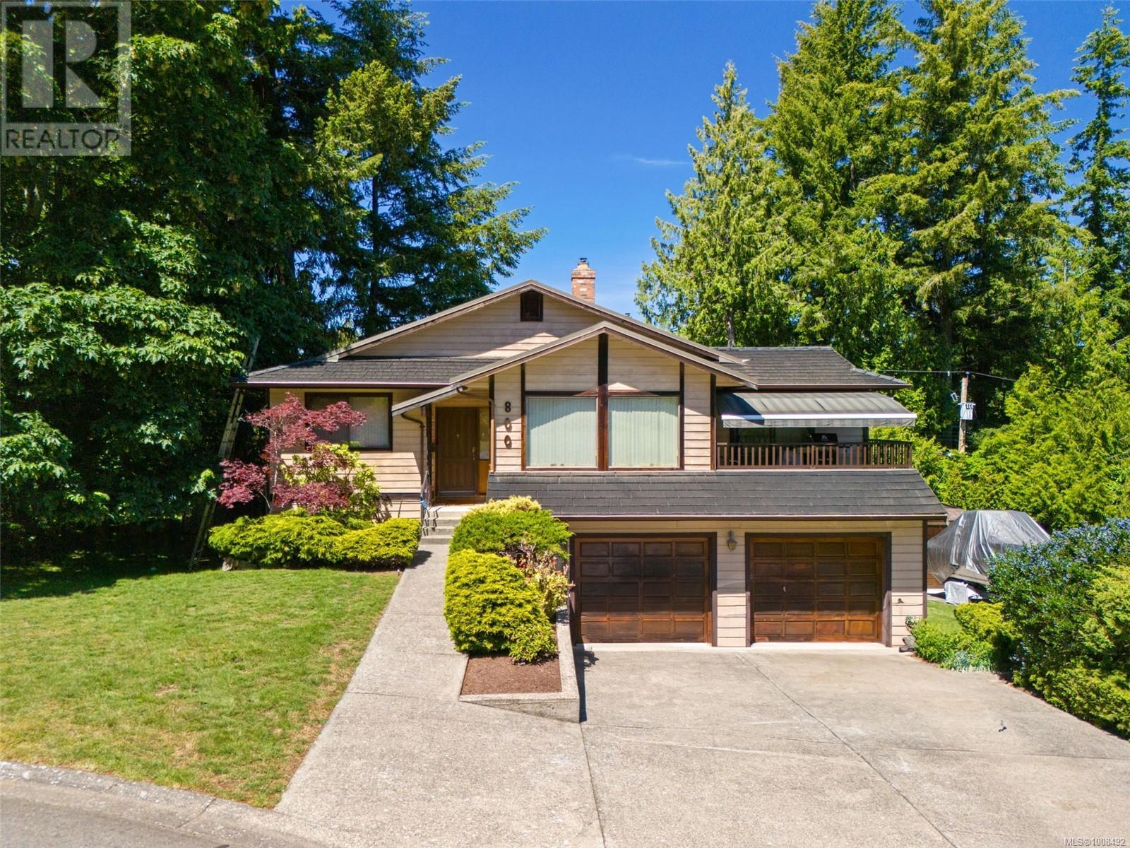  800 Seamist Place, Saanich