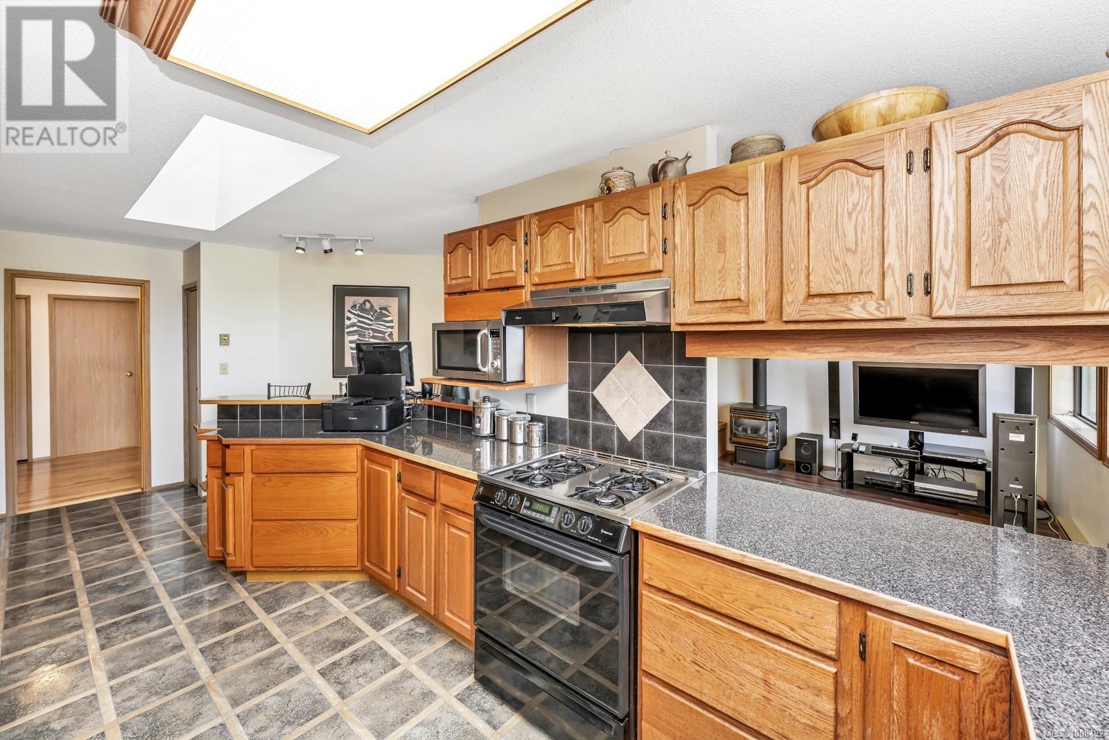  800 Seamist Place, Saanich