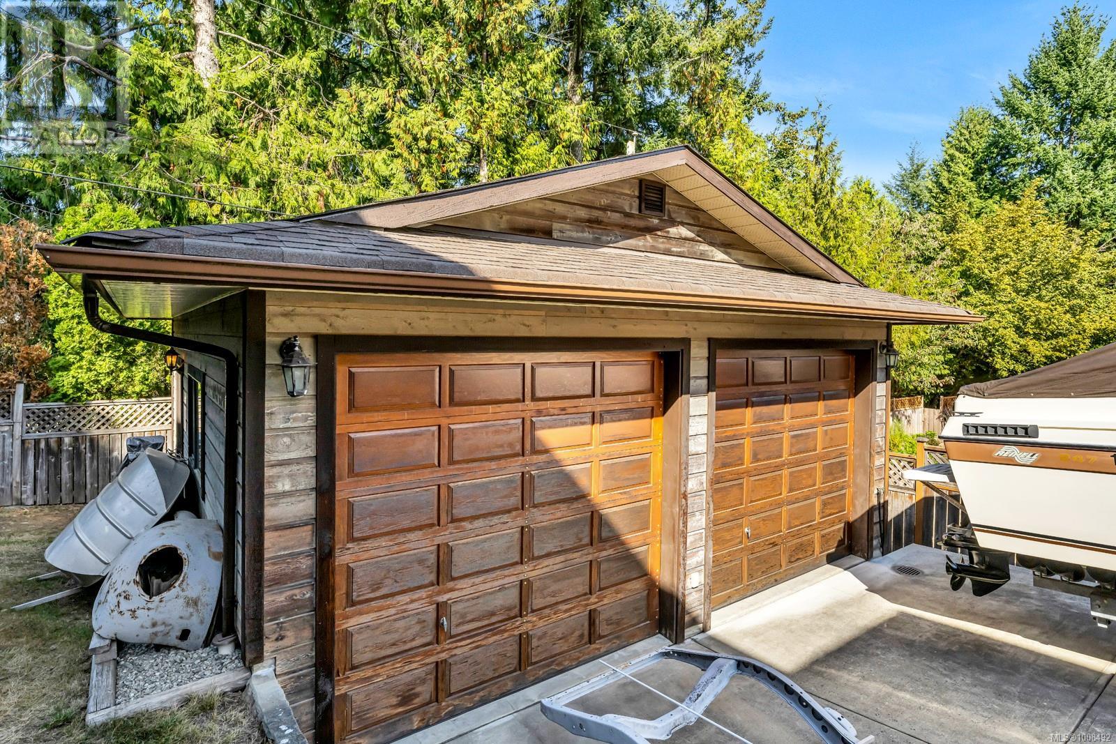  800 Seamist Place, Saanich