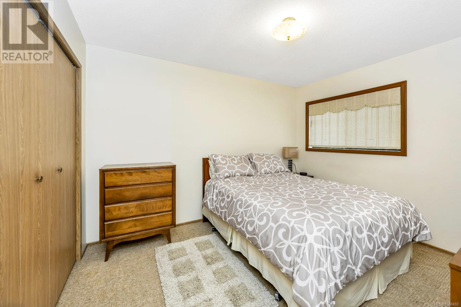  800 Seamist Place, Saanich