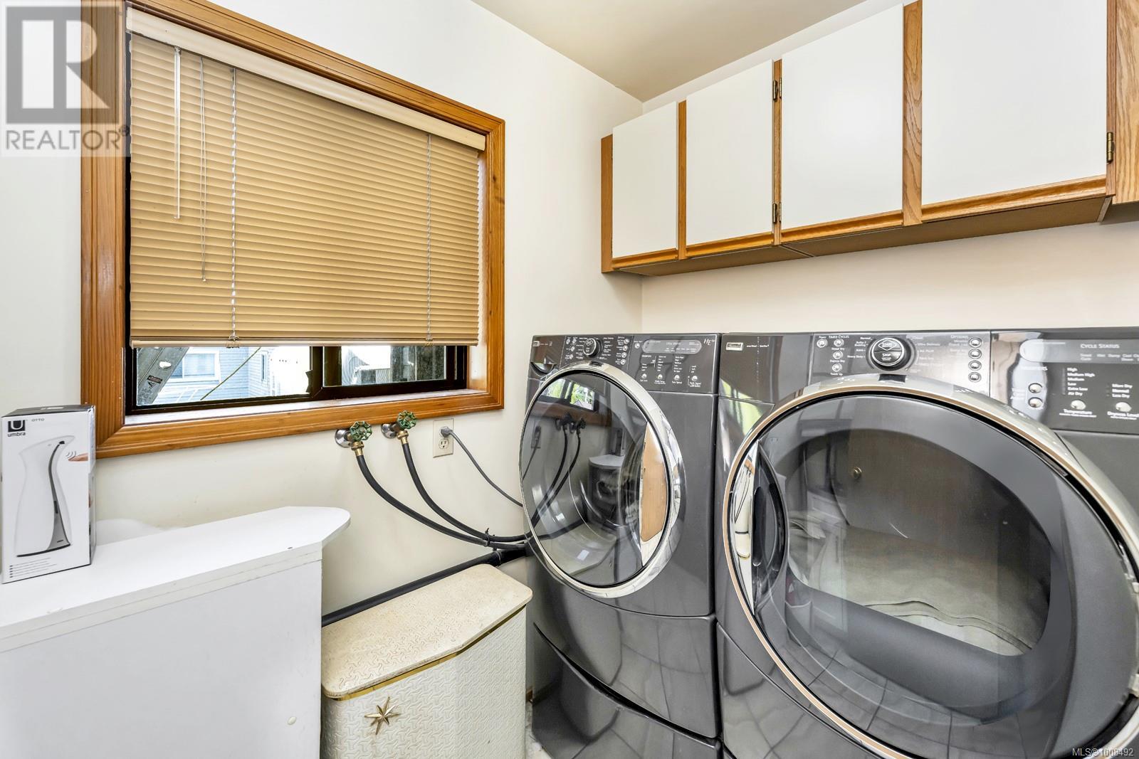  800 Seamist Place, Saanich