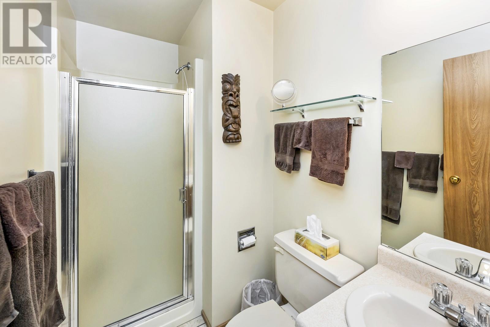  800 Seamist Place, Saanich