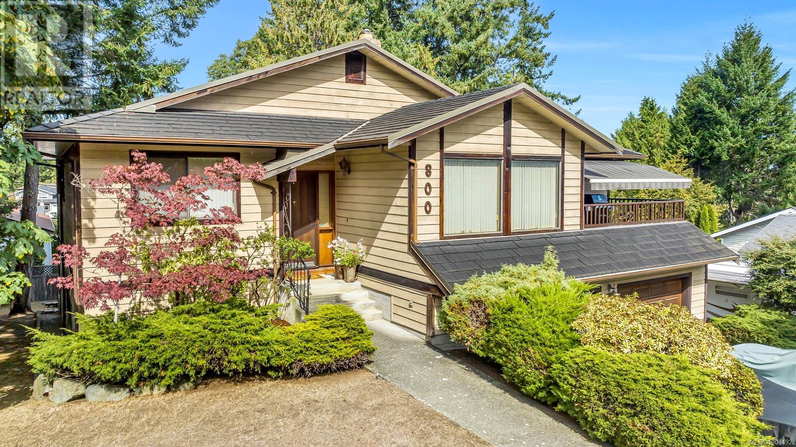  800 Seamist Place, Saanich