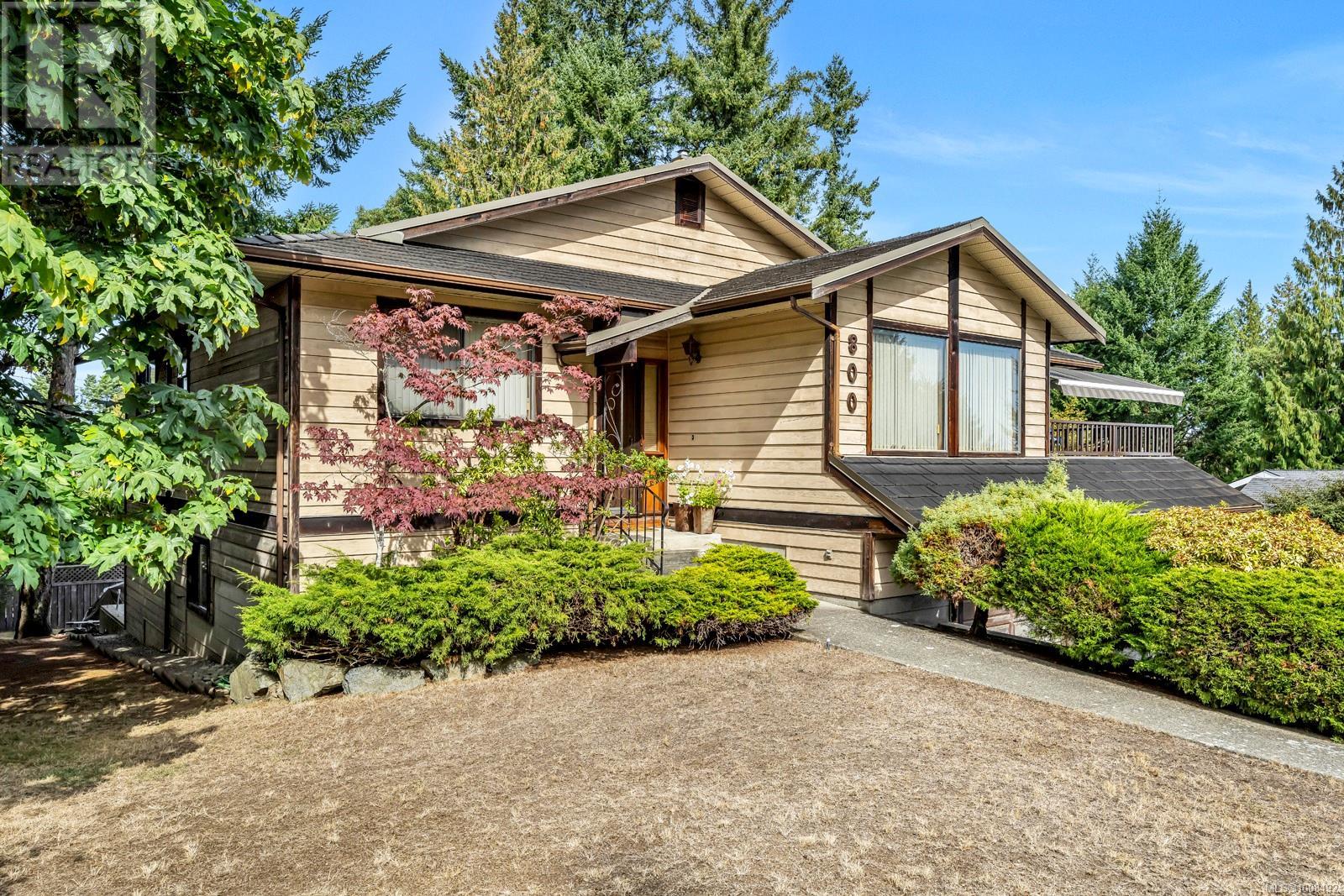  800 Seamist Place, Saanich
