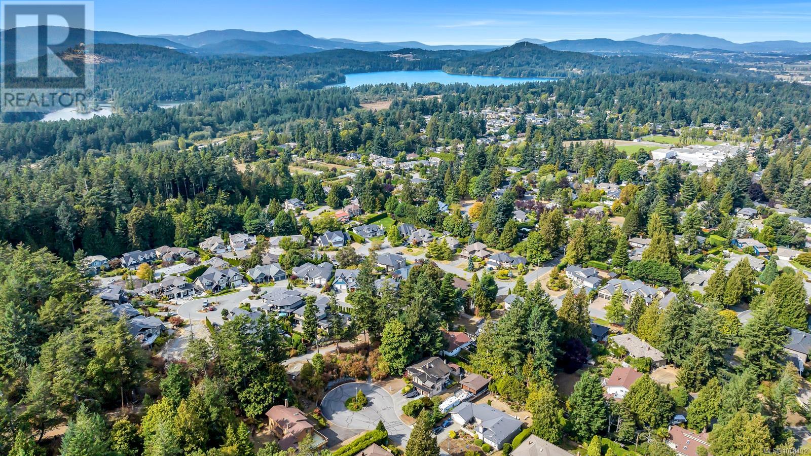  800 Seamist Place, Saanich