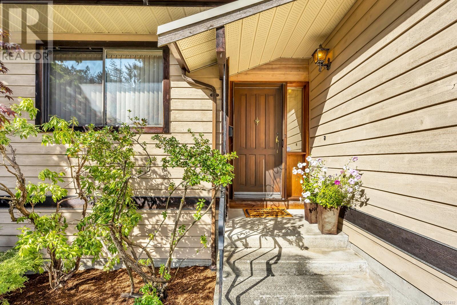  800 Seamist Place, Saanich