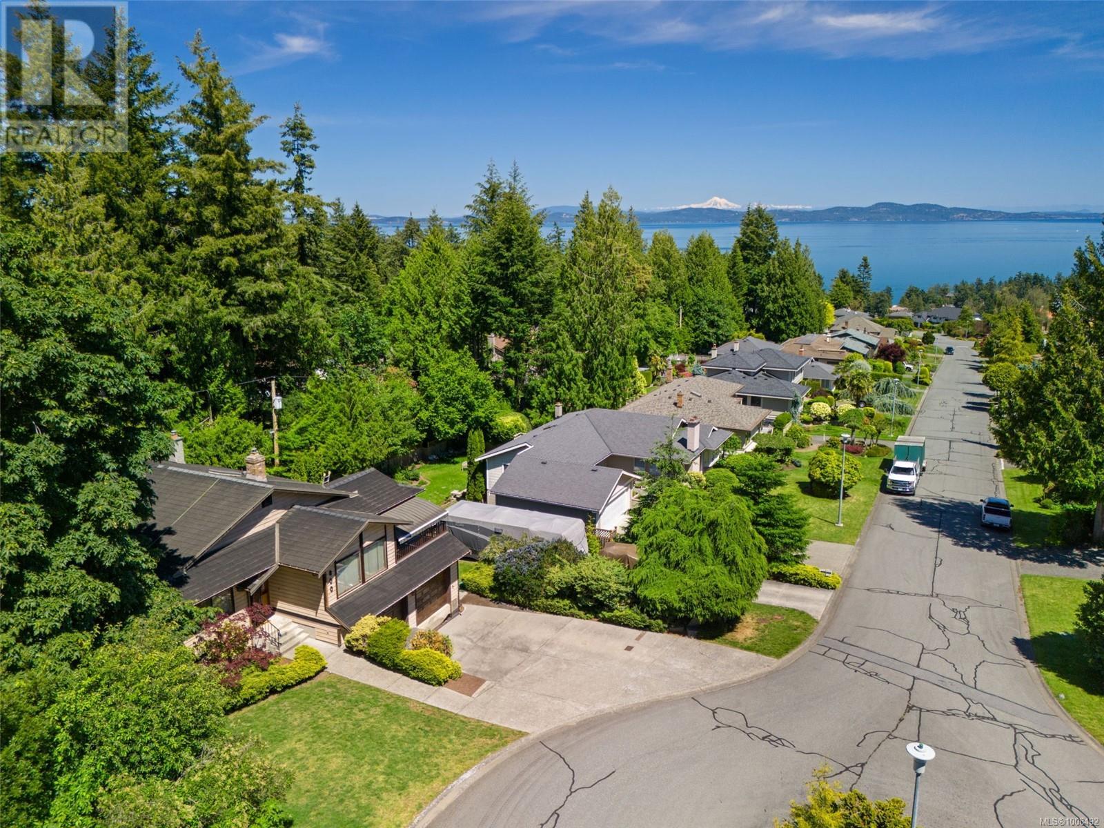  800 Seamist Place, Saanich