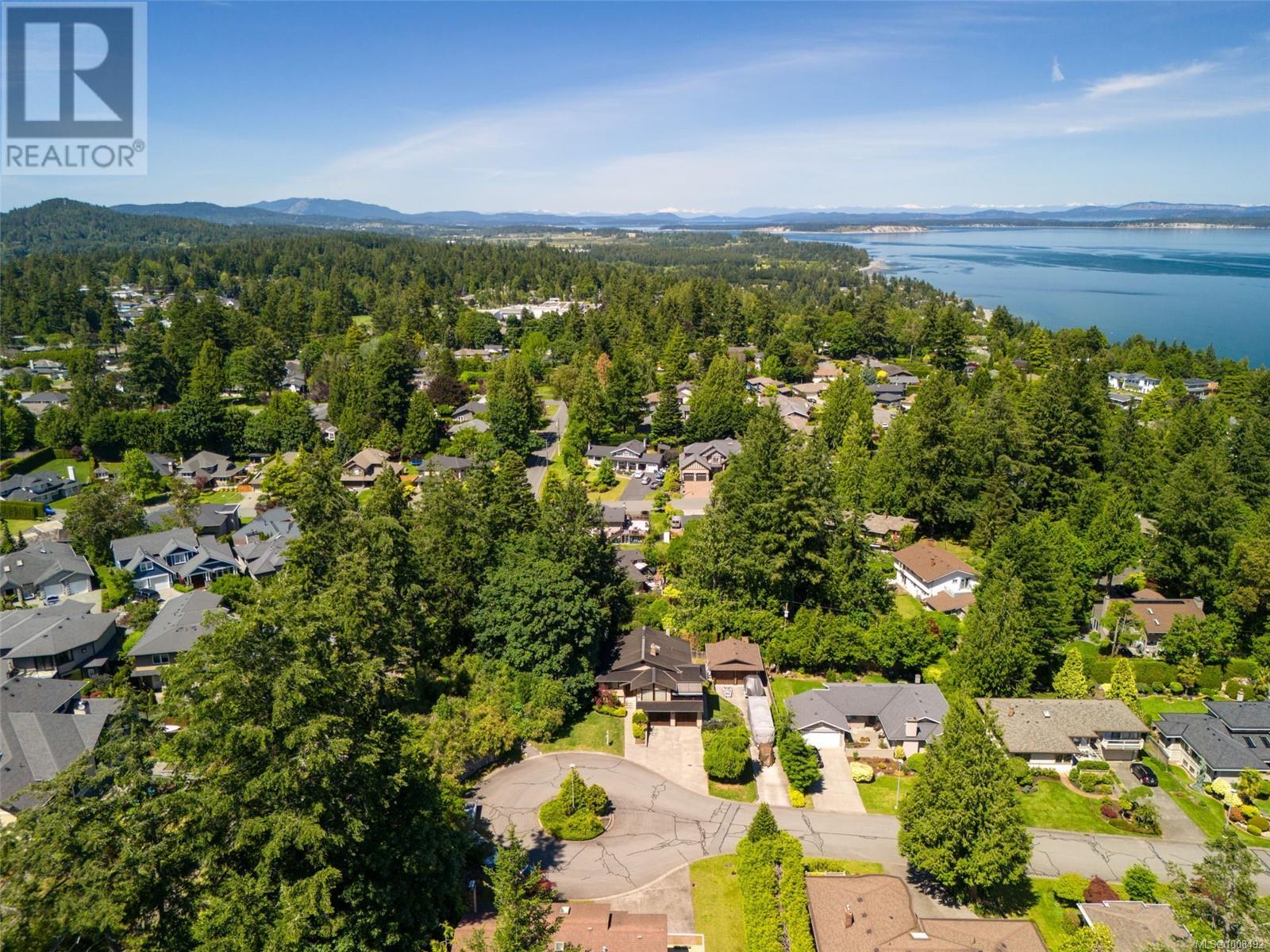  800 Seamist Place, Saanich