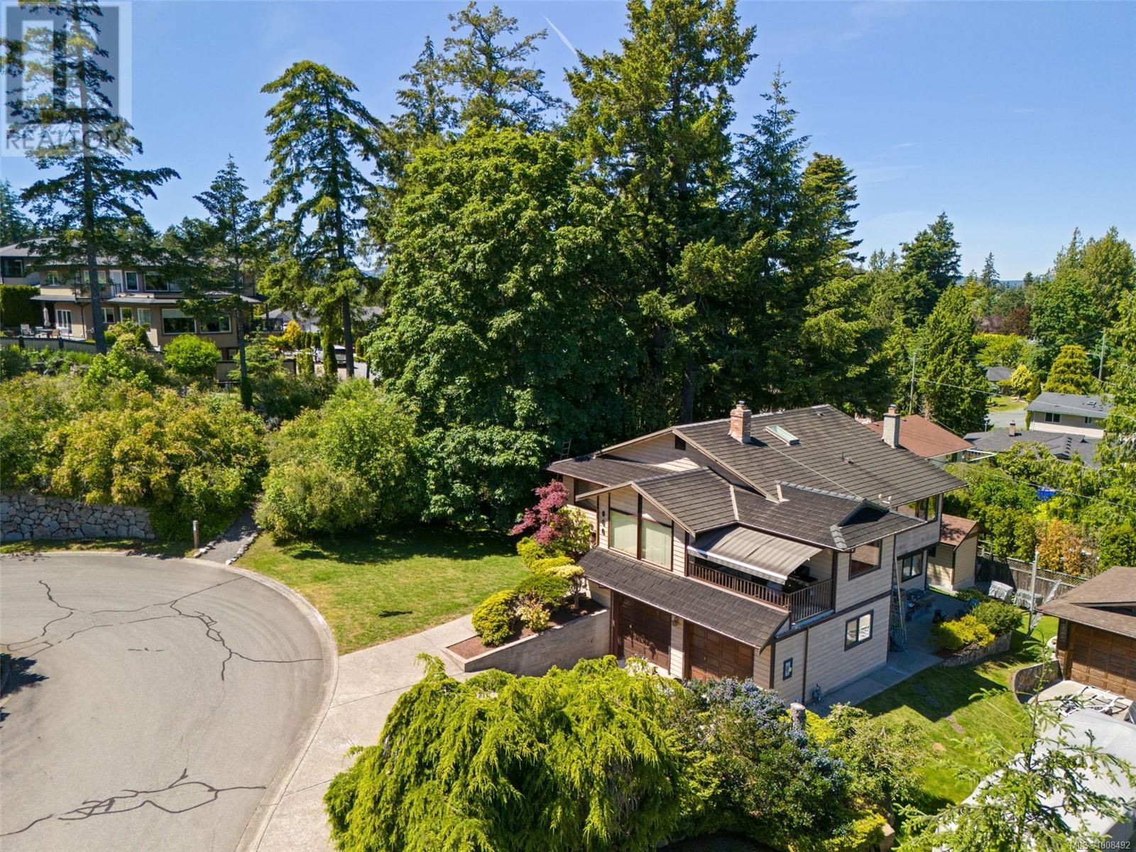  800 Seamist Place, Saanich