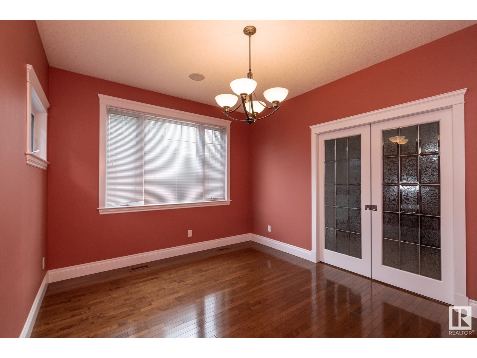 Photo 3 of 9319 93 St Nw, Edmonton AB