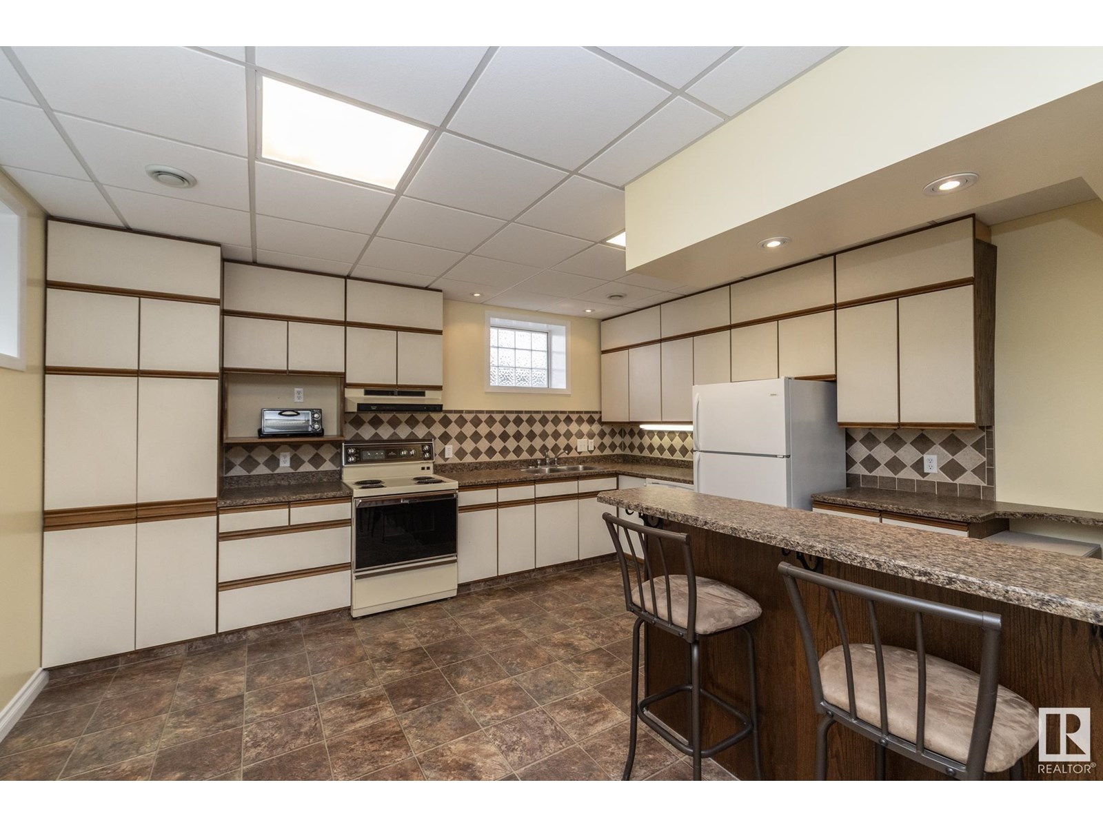 Photo 36 of 9319 93 St Nw, Edmonton AB