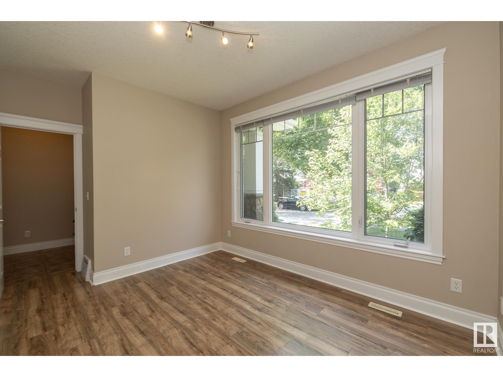 Photo 30 of 9319 93 St Nw, Edmonton AB