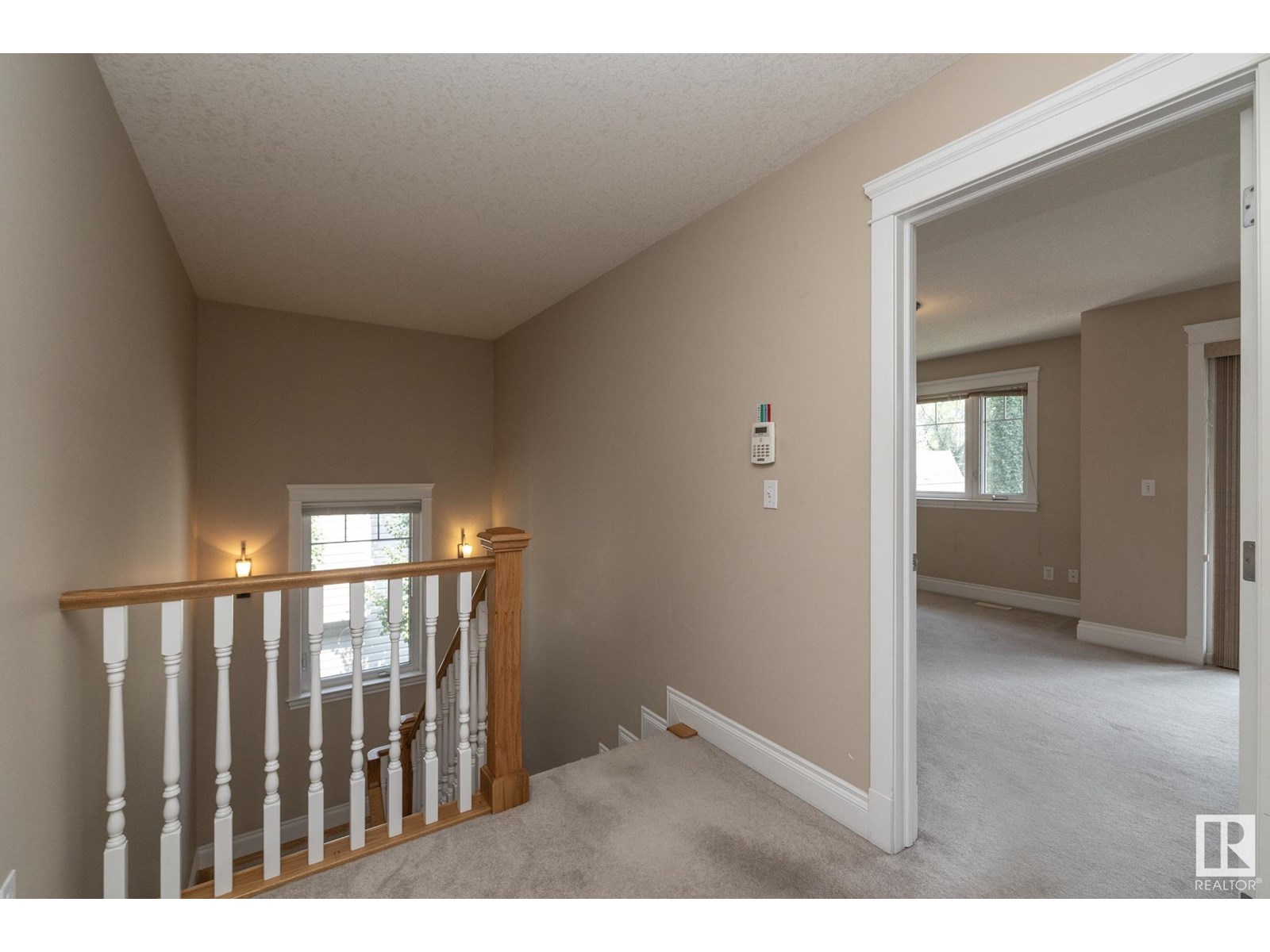 Photo 11 of 9319 93 St Nw, Edmonton AB