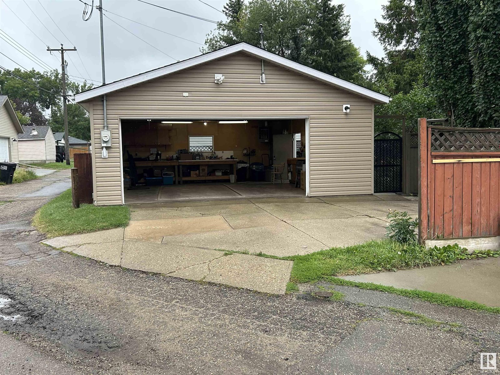 Photo 10 of 9319 93 St Nw, Edmonton AB