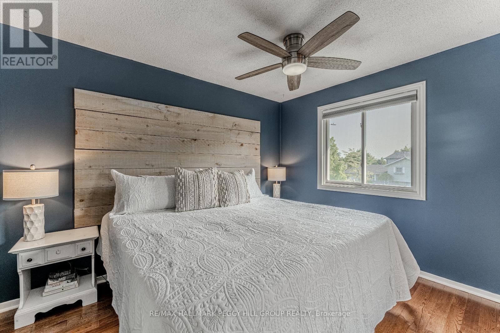 Photo 7 of 40 Mcconkey Place, Barrie ON