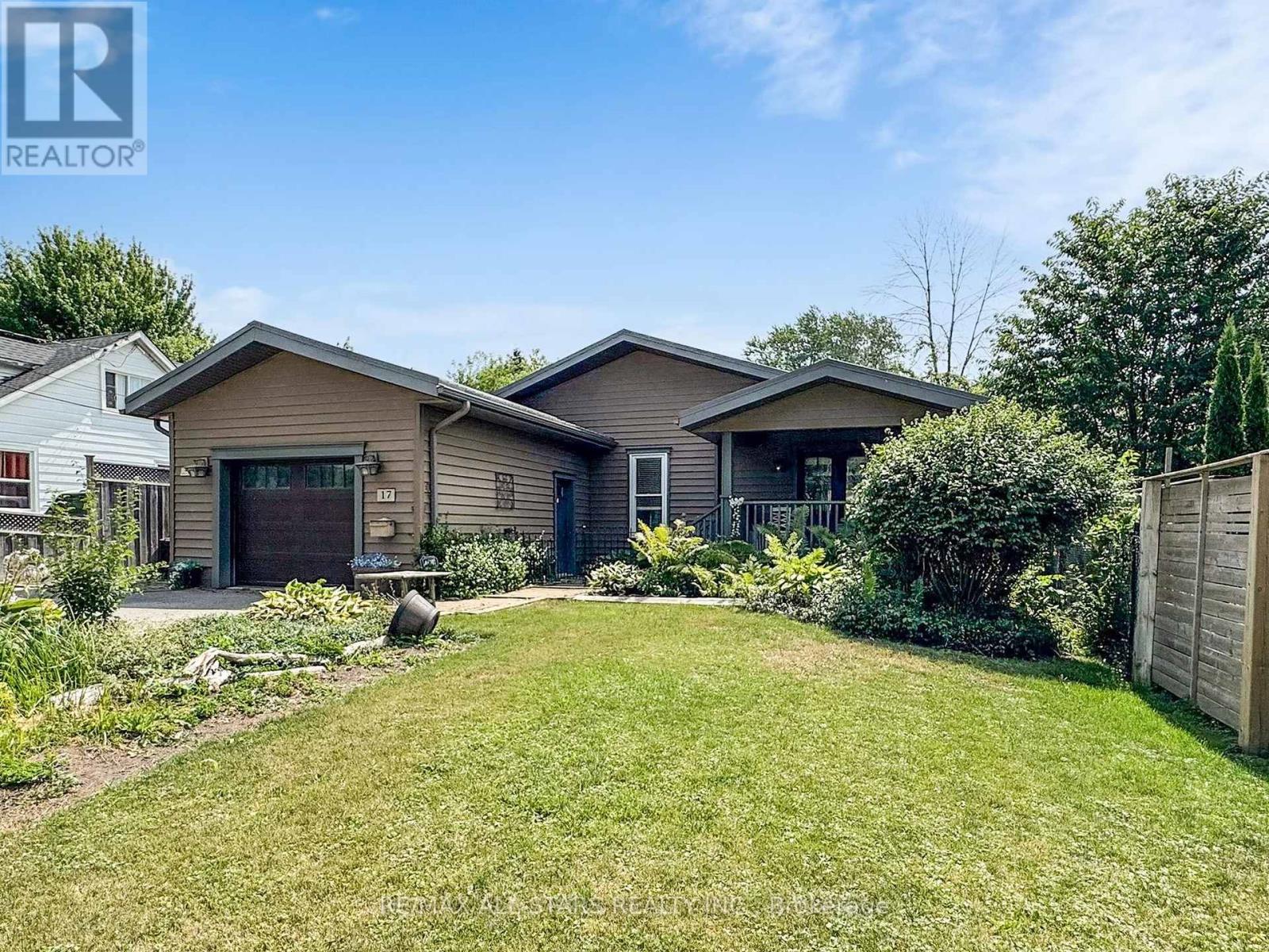 Photo 9 of 17 Metropolitan Crescent, Georgina ON