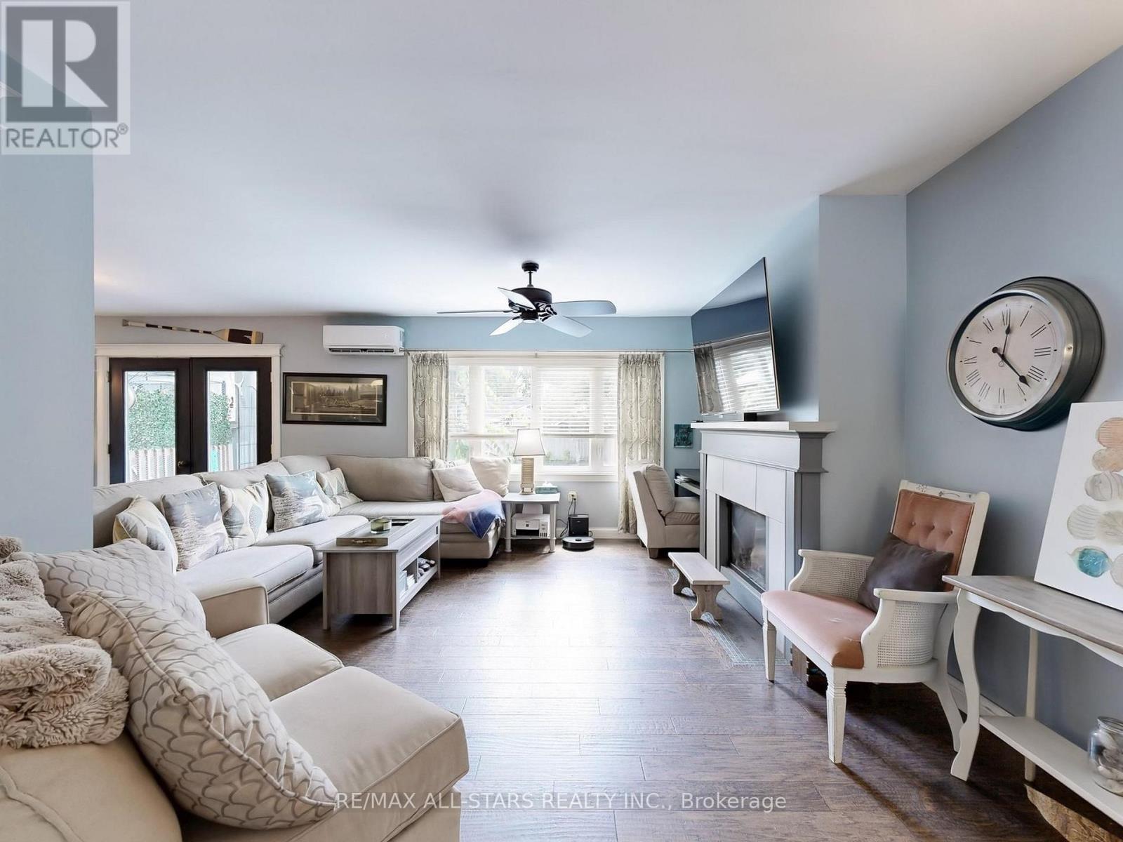 Photo 15 of 17 Metropolitan Crescent, Georgina ON