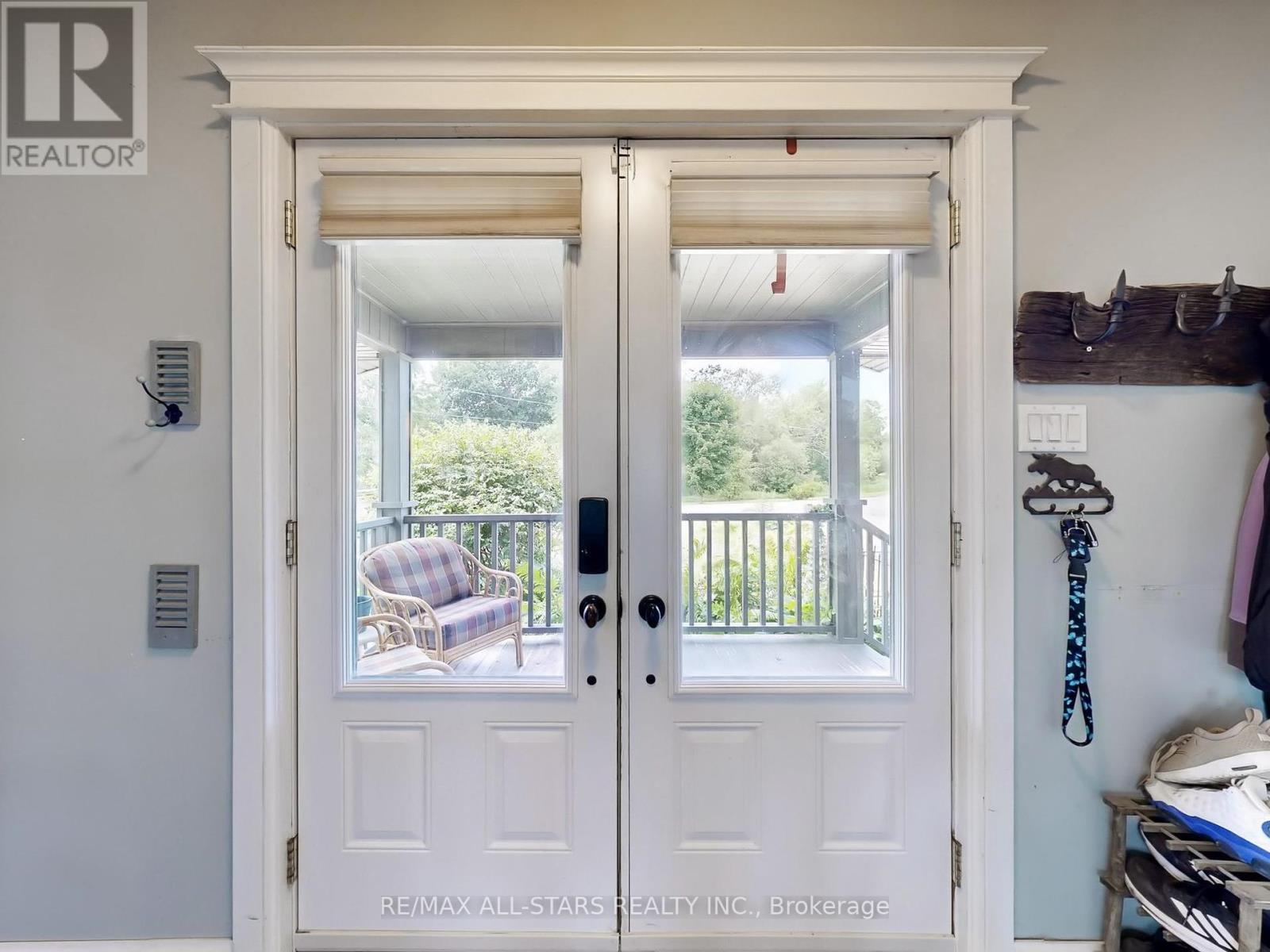 Photo 21 of 17 Metropolitan Crescent, Georgina ON