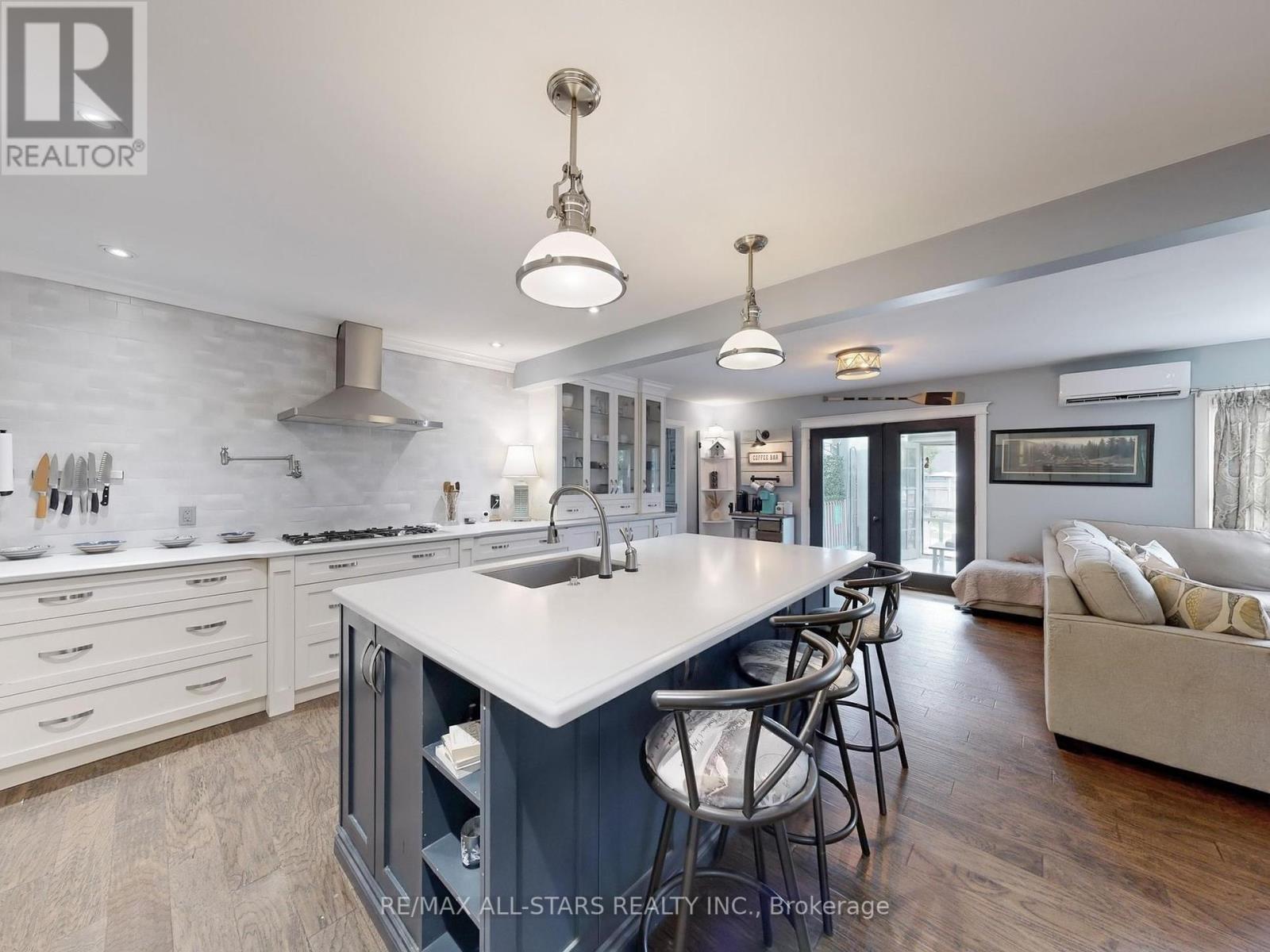 Photo 32 of 17 Metropolitan Crescent, Georgina ON