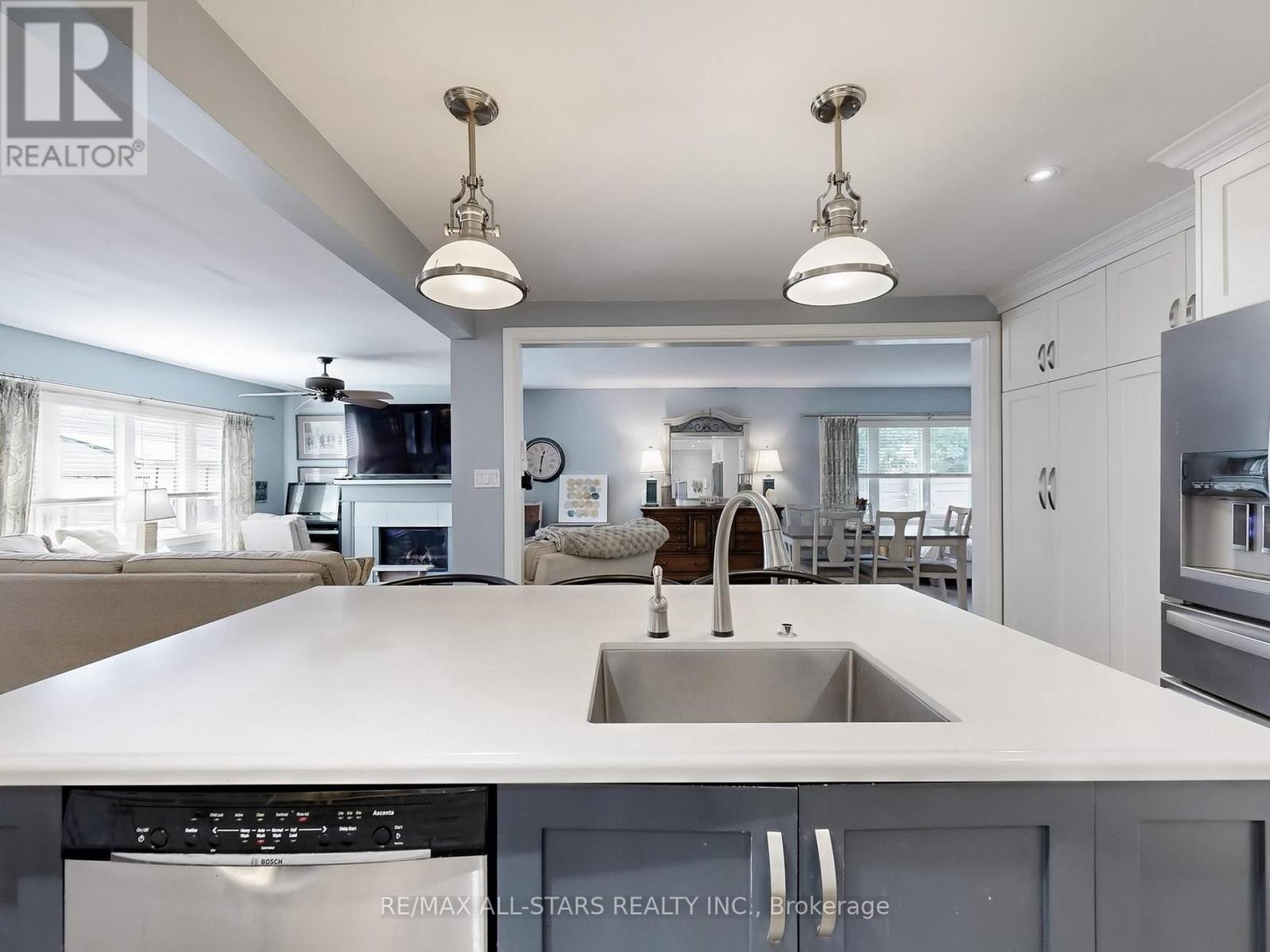 Photo 20 of 17 Metropolitan Crescent, Georgina ON