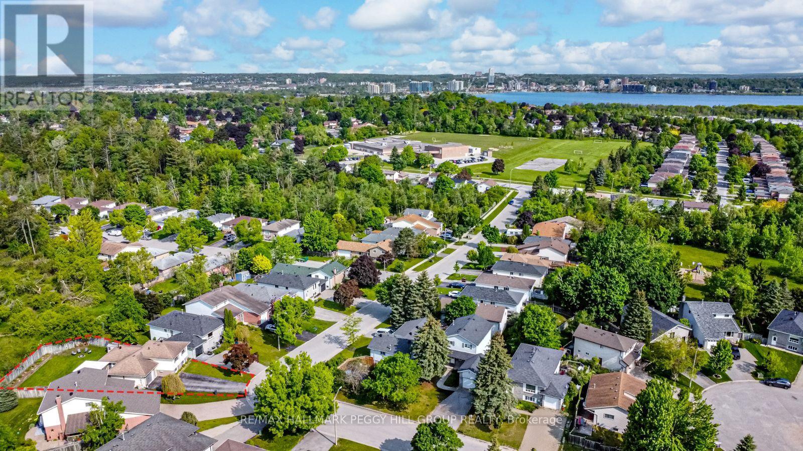 Photo 21 of 40 Mcconkey Place, Barrie ON