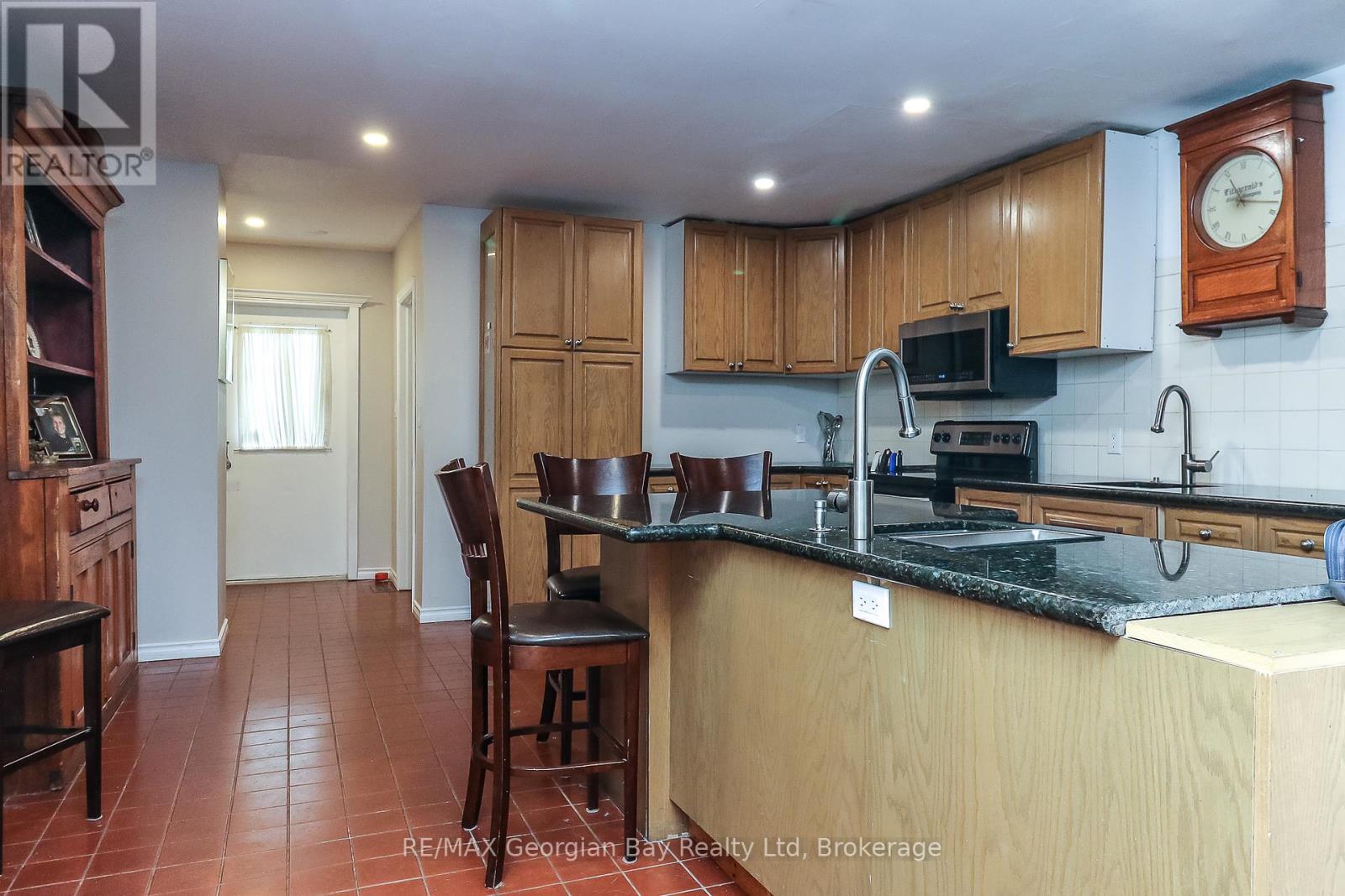 Photo 8 of 392 William Street, Tay ON