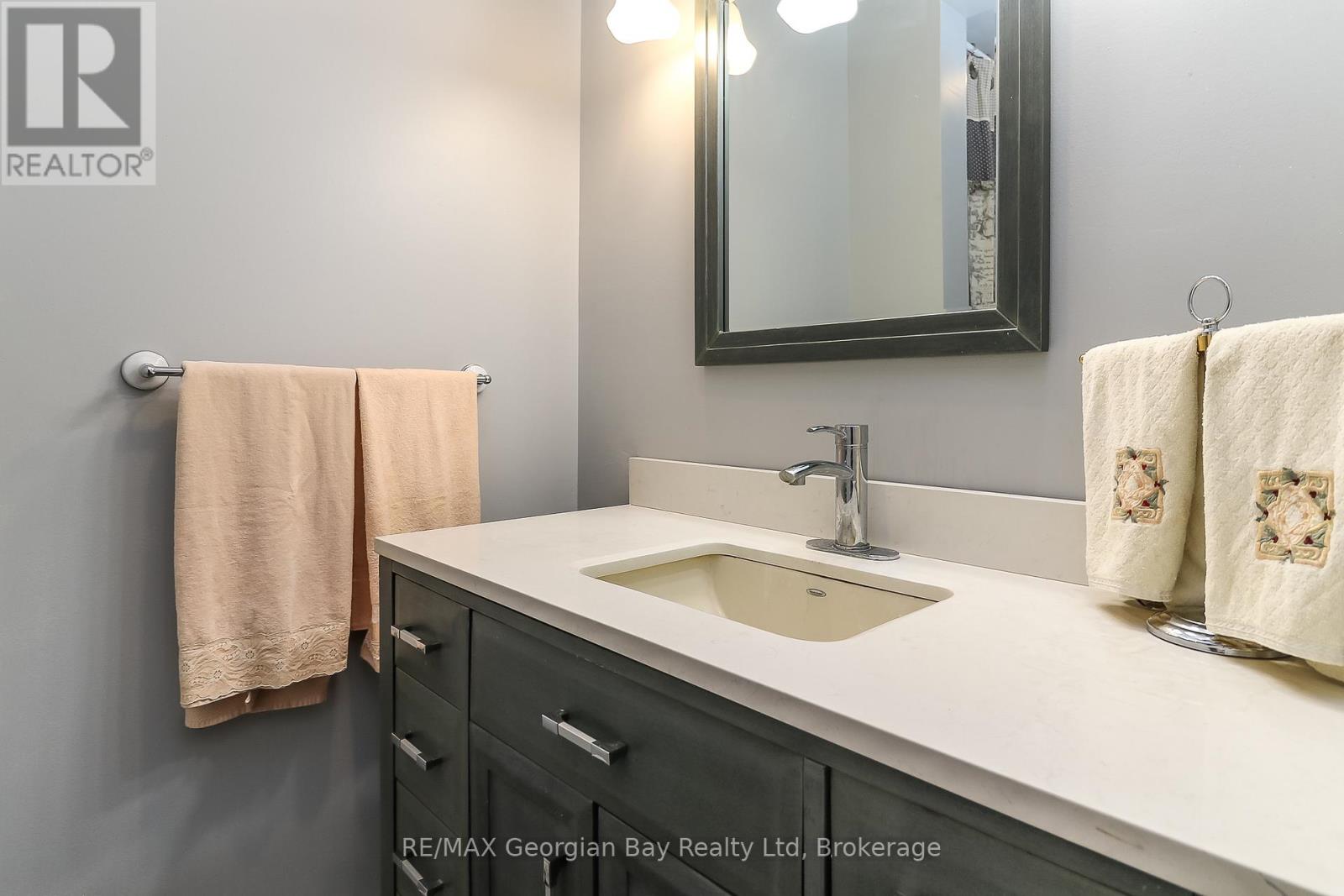 Photo 26 of 392 William Street, Tay ON