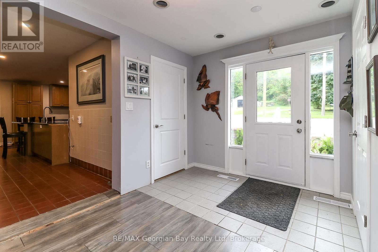 Photo 5 of 392 William Street, Tay ON