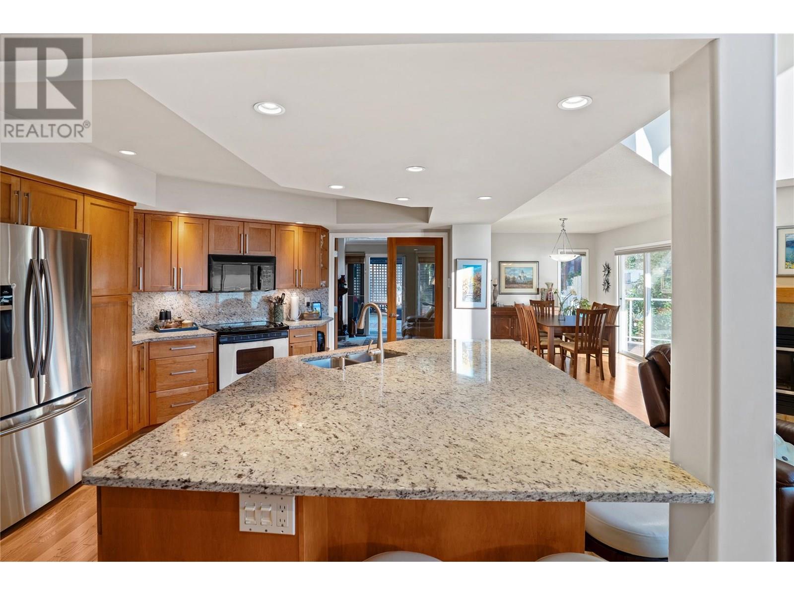 Photo 12 of 1988 Dewdney Road, Kelowna BC