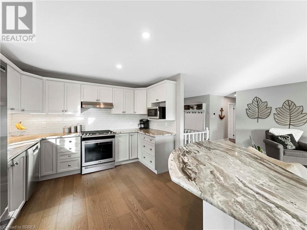 Photo 4 of 25 Bradbury Crescent, Paris ON