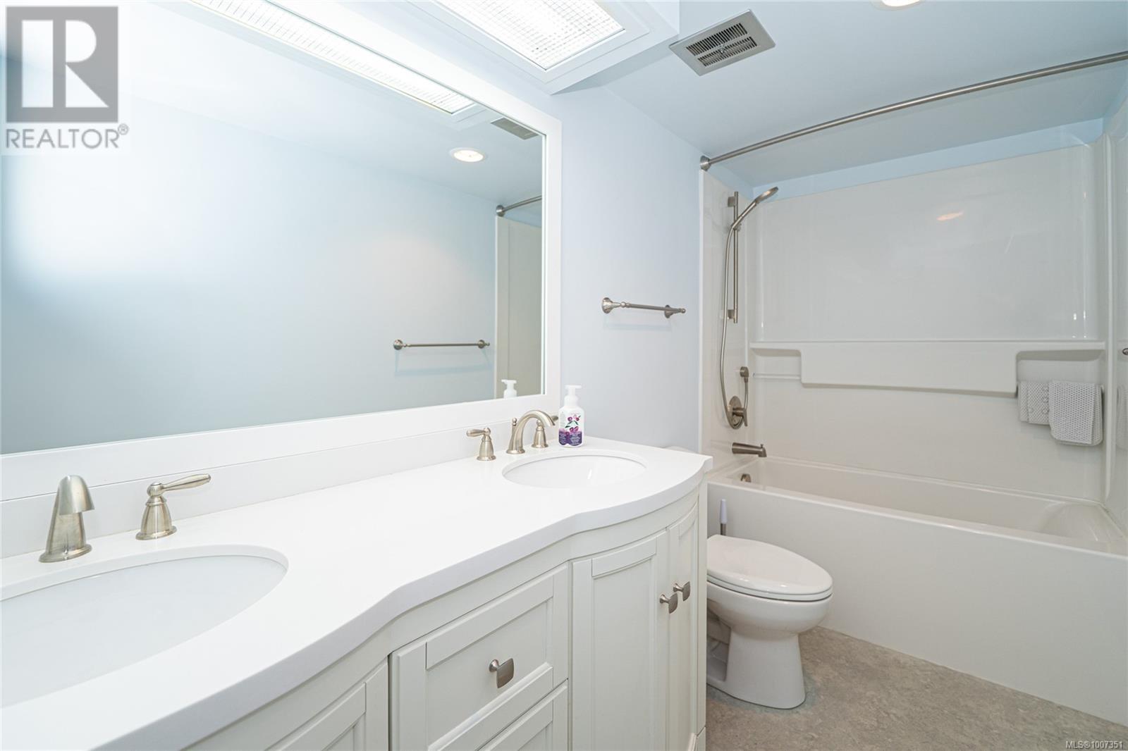 Photo 28 of 401 1188 Yates St, Victoria BC