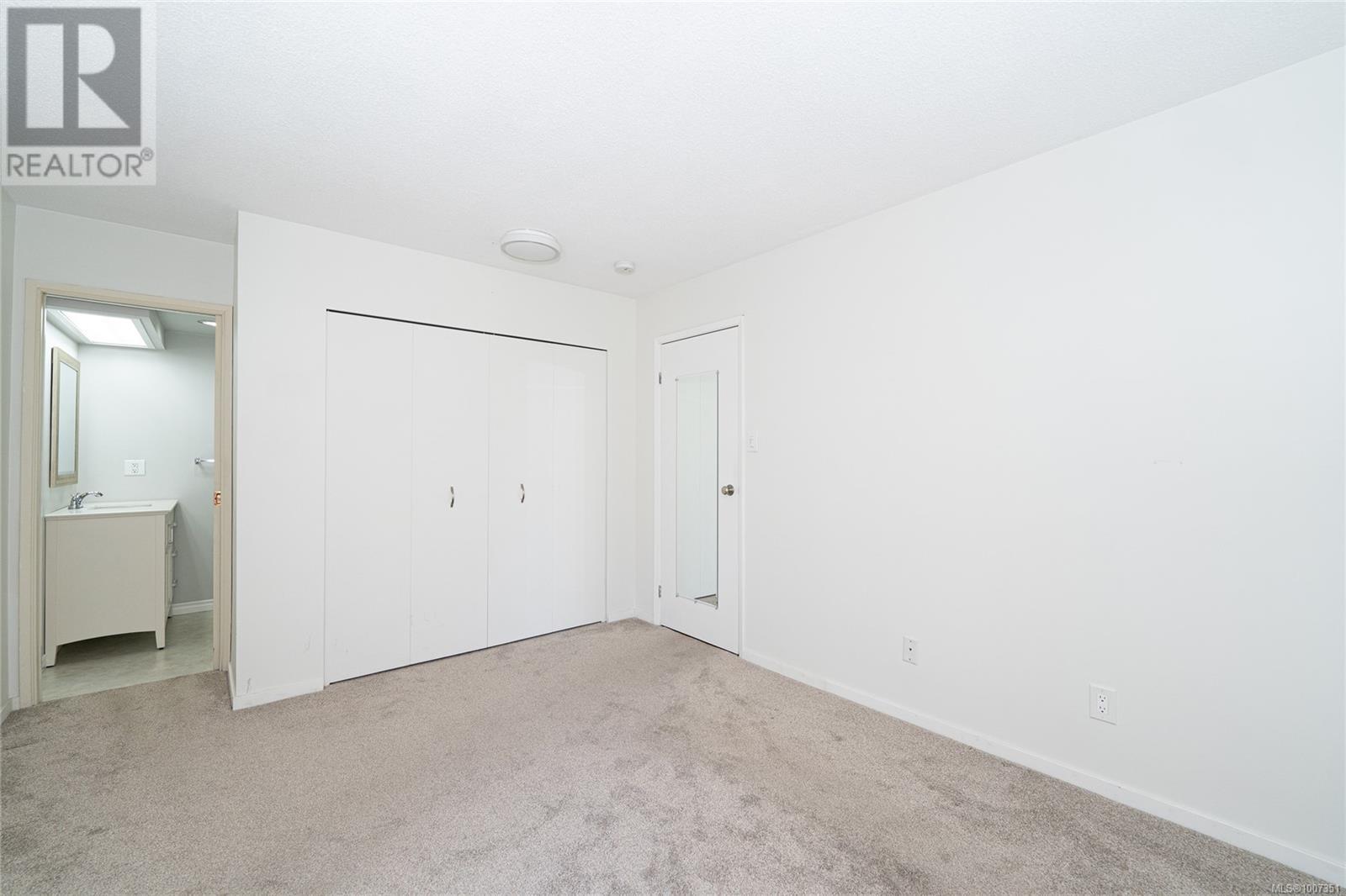Photo 10 of 401 1188 Yates St, Victoria BC