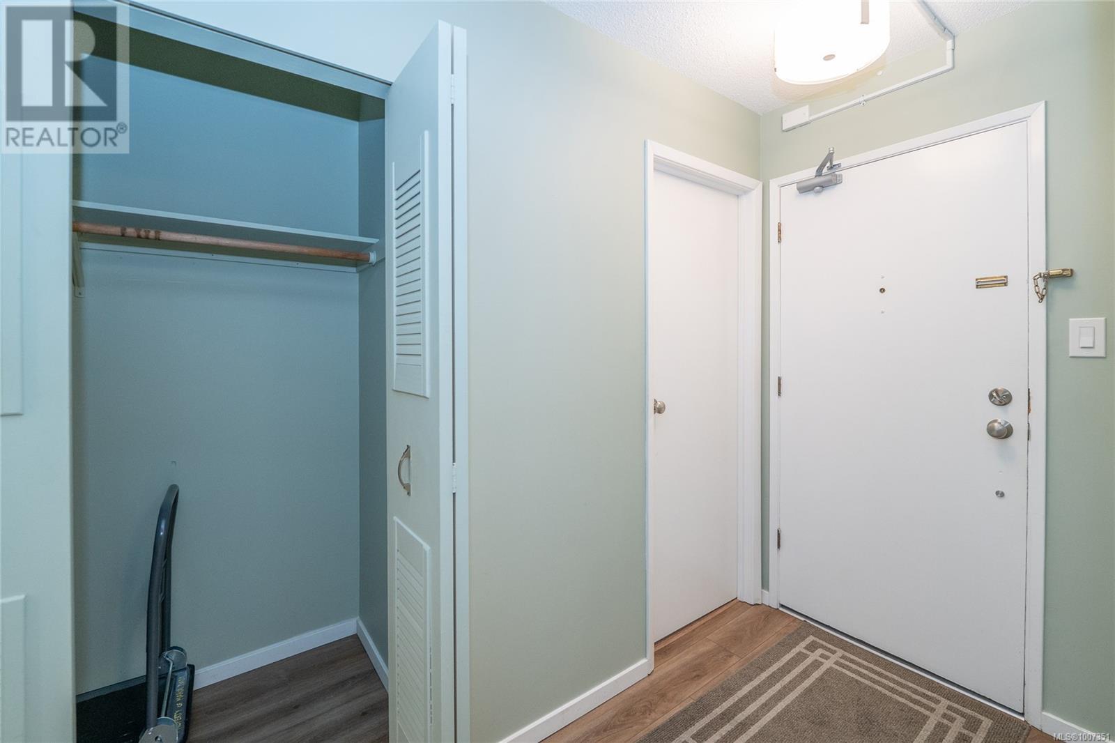 Photo 5 of 401 1188 Yates St, Victoria BC