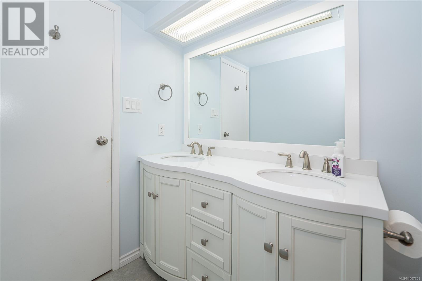 Photo 24 of 401 1188 Yates St, Victoria BC