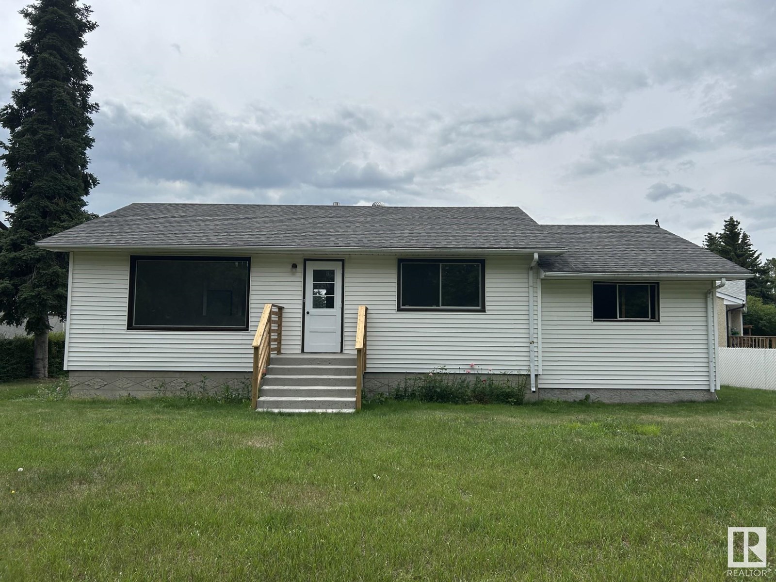 Photo 6 of 14 Obrien Dr, Fort Saskatchewan AB