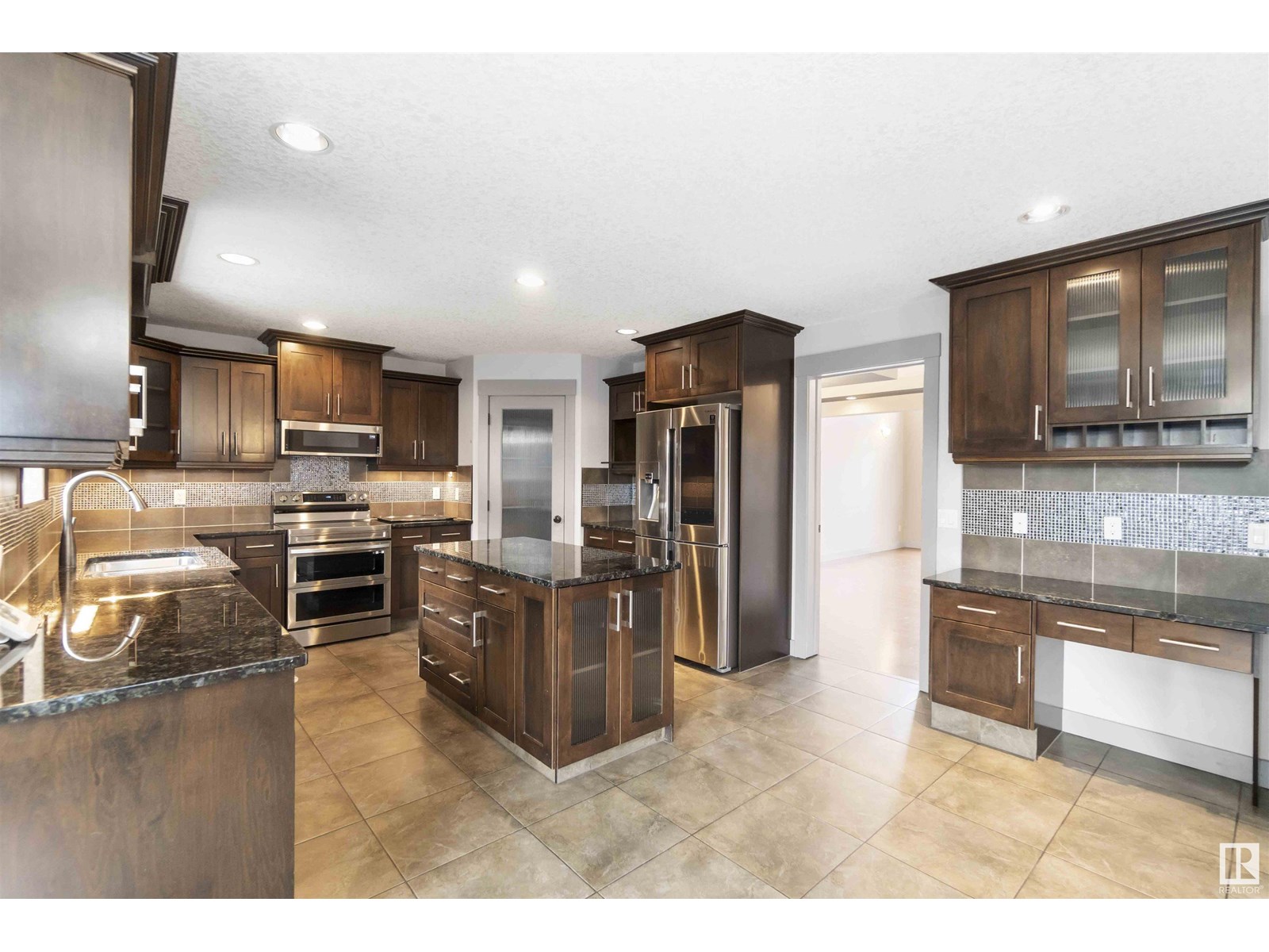 Photo 12 of 2435 Hagen Way Nw Nw, Edmonton AB