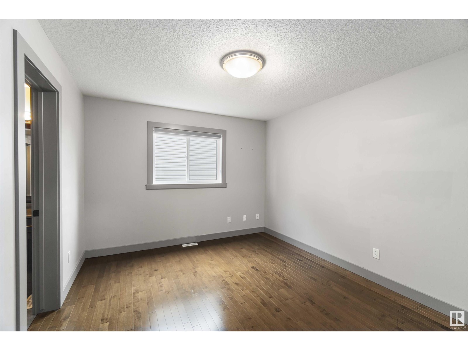 Photo 14 of 2435 Hagen Way Nw Nw, Edmonton AB