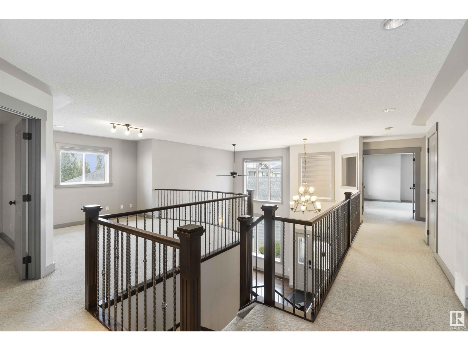 Photo 16 of 2435 Hagen Way Nw Nw, Edmonton AB