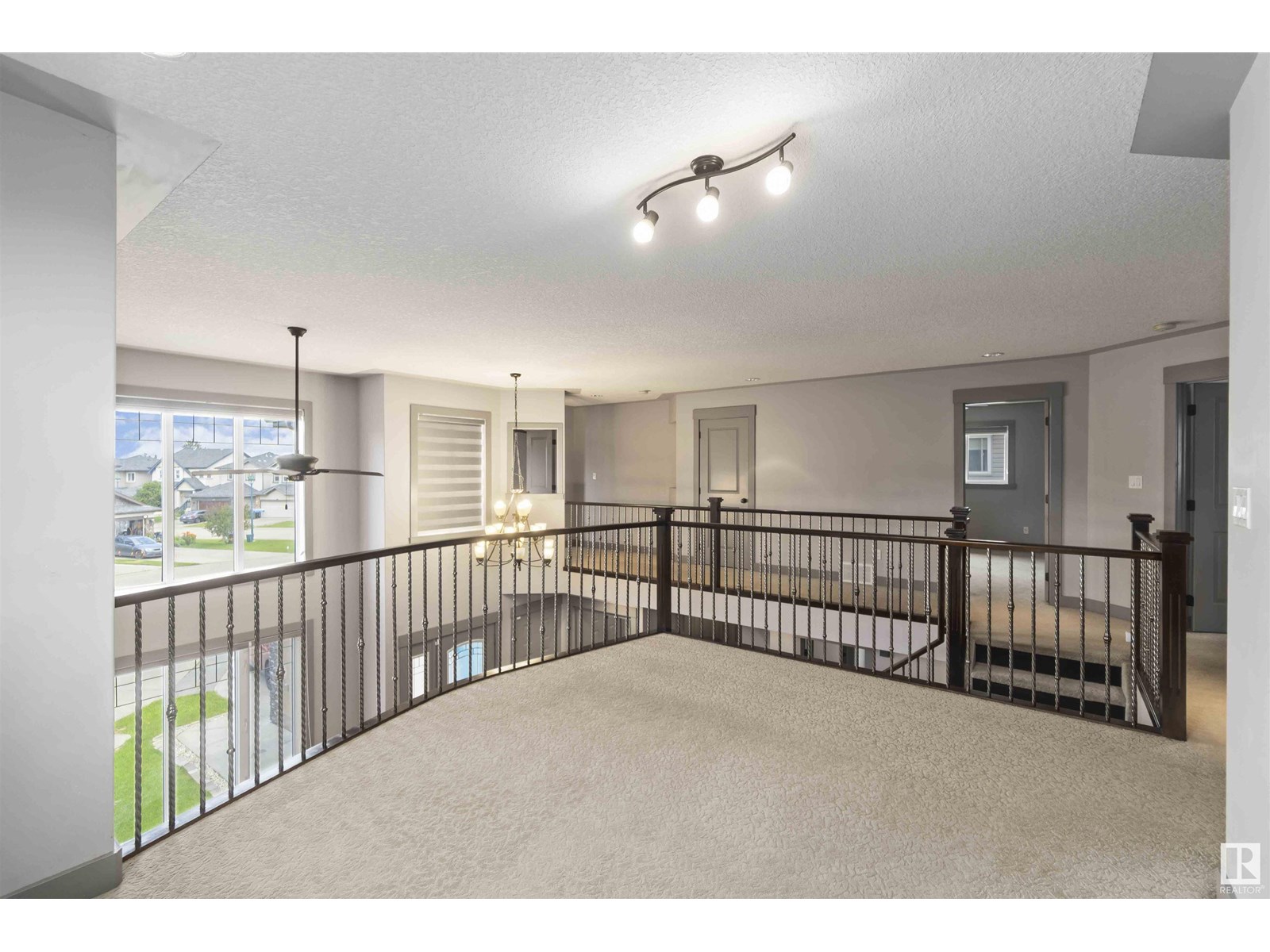 Photo 17 of 2435 Hagen Way Nw Nw, Edmonton AB