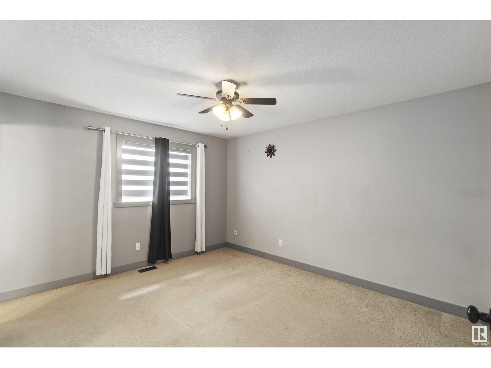 Photo 19 of 2435 Hagen Way Nw Nw, Edmonton AB