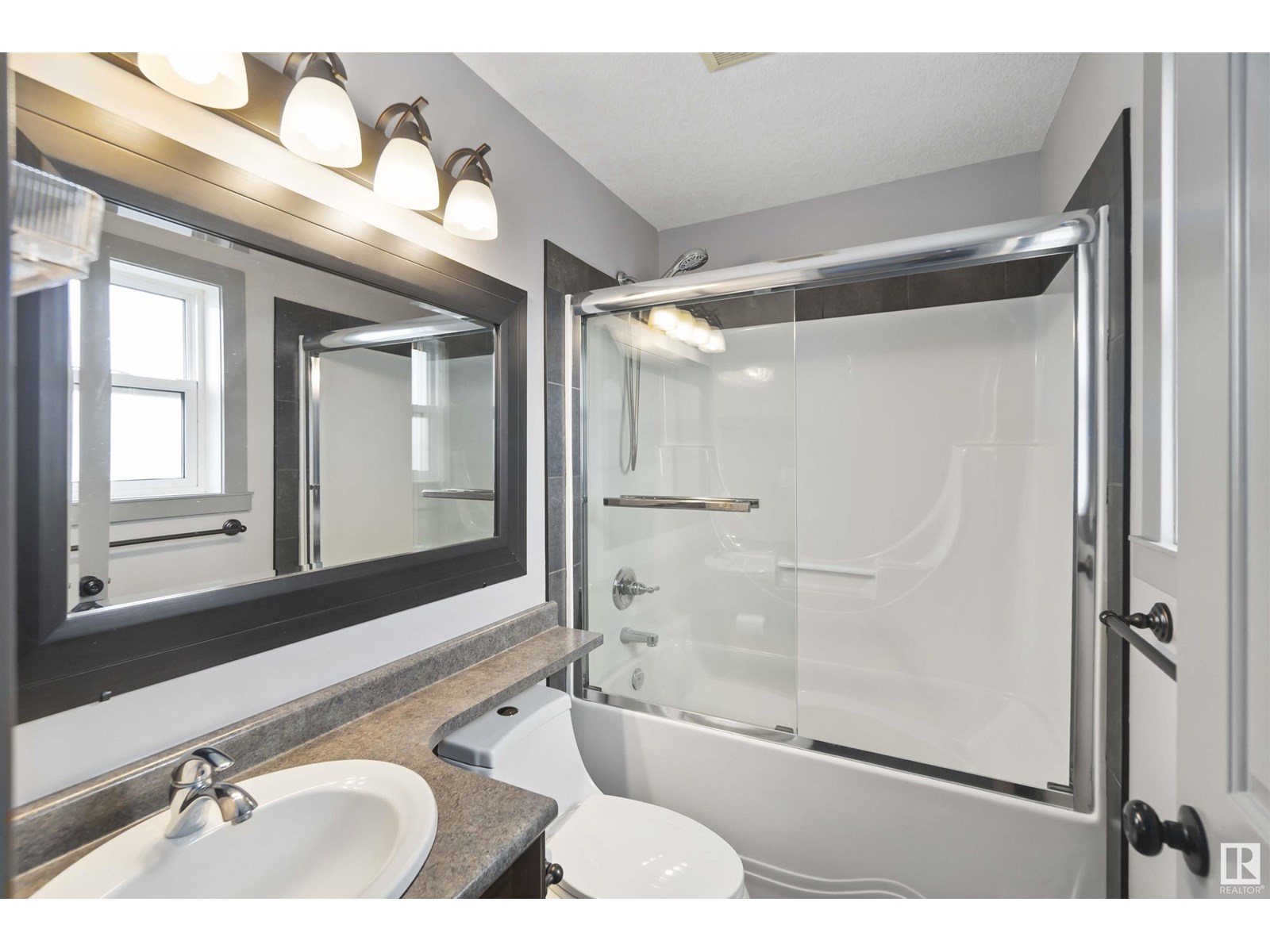 Photo 21 of 2435 Hagen Way Nw Nw, Edmonton AB