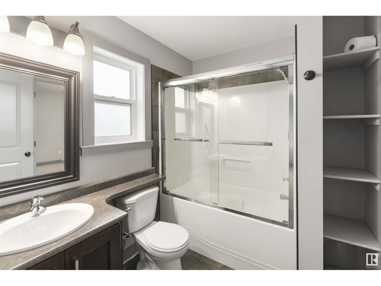 Photo 23 of 2435 Hagen Way Nw Nw, Edmonton AB