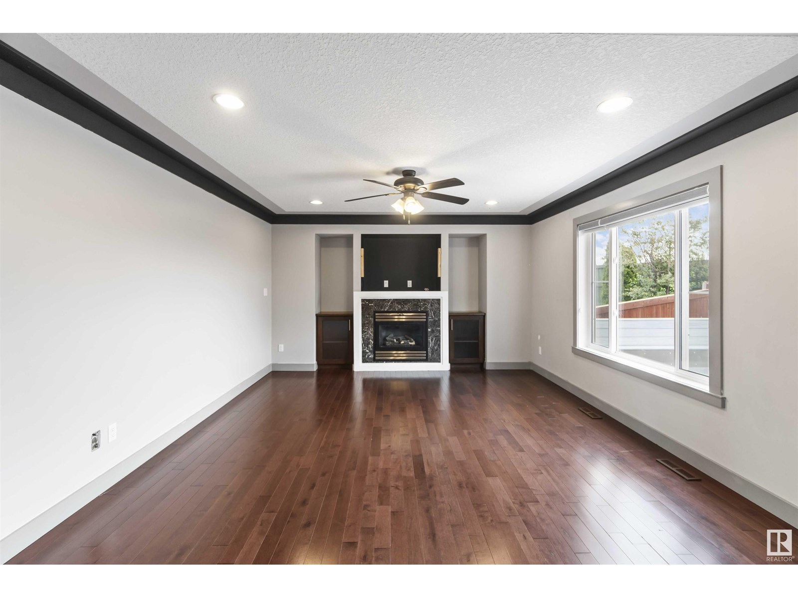 Photo 6 of 2435 Hagen Way Nw Nw, Edmonton AB