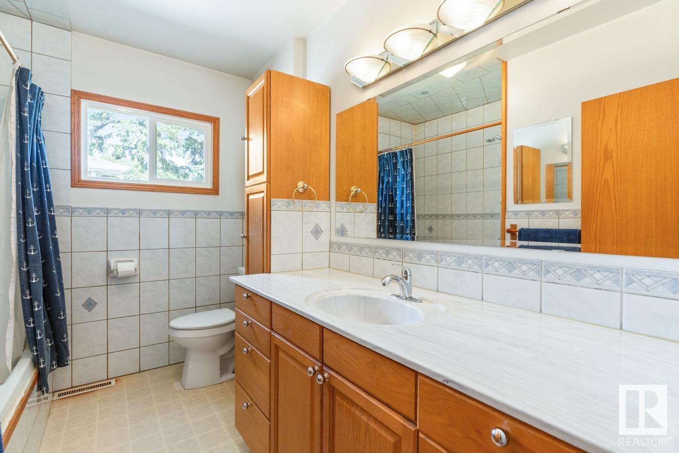 Photo 3 of 11831 134 St Nw, Edmonton AB