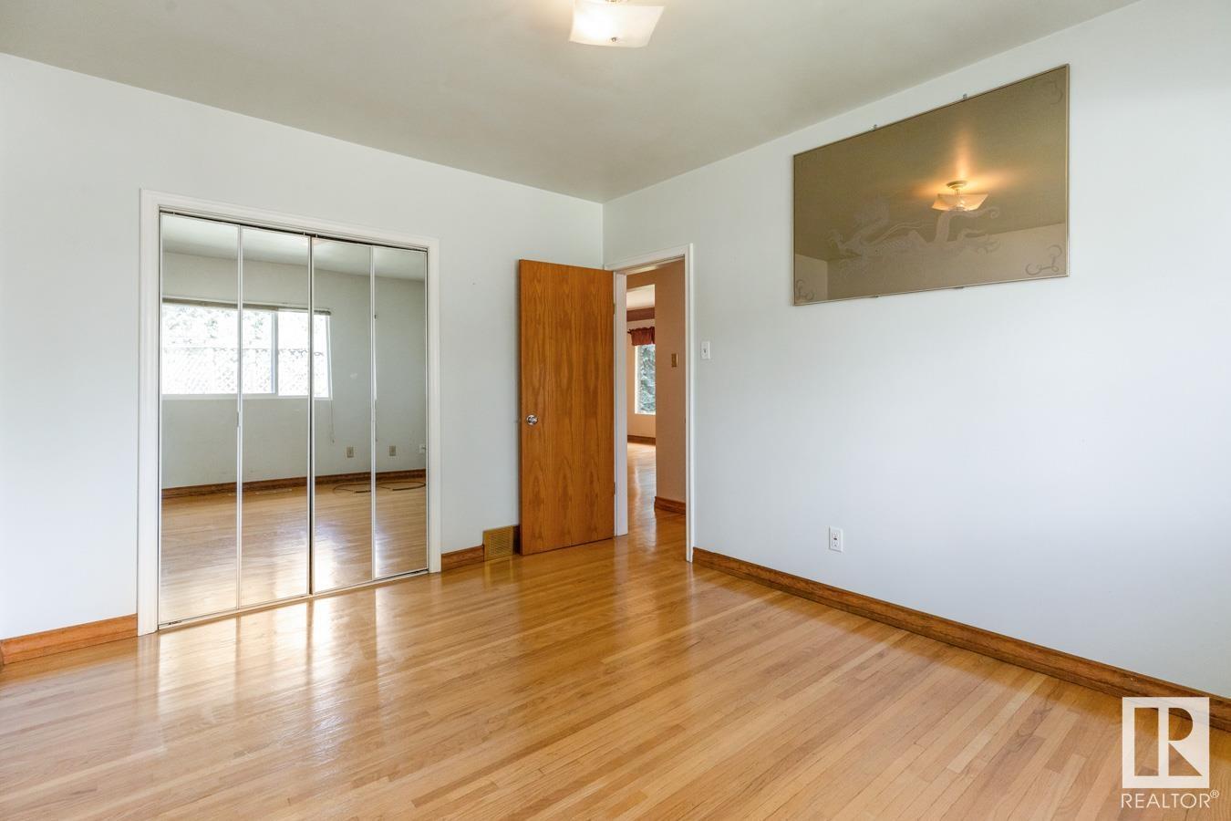 Photo 4 of 11831 134 St Nw, Edmonton AB