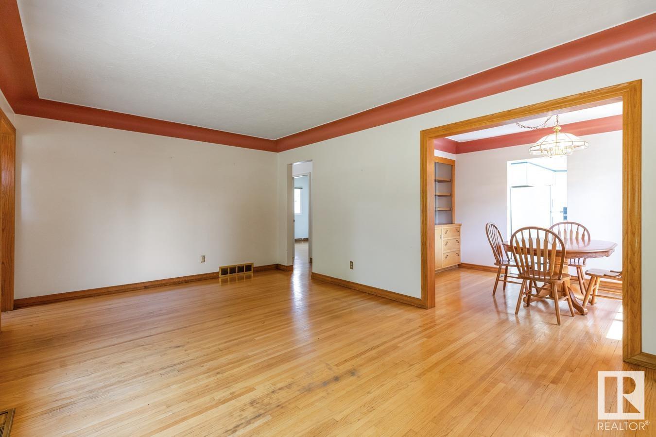 Photo 1 of 11831 134 St Nw, Edmonton AB