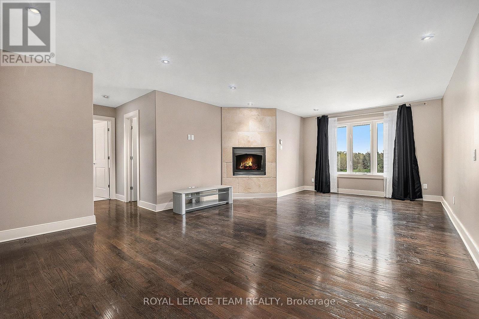 Photo 2 of 5386 Mansel Crescent, Ottawa ON