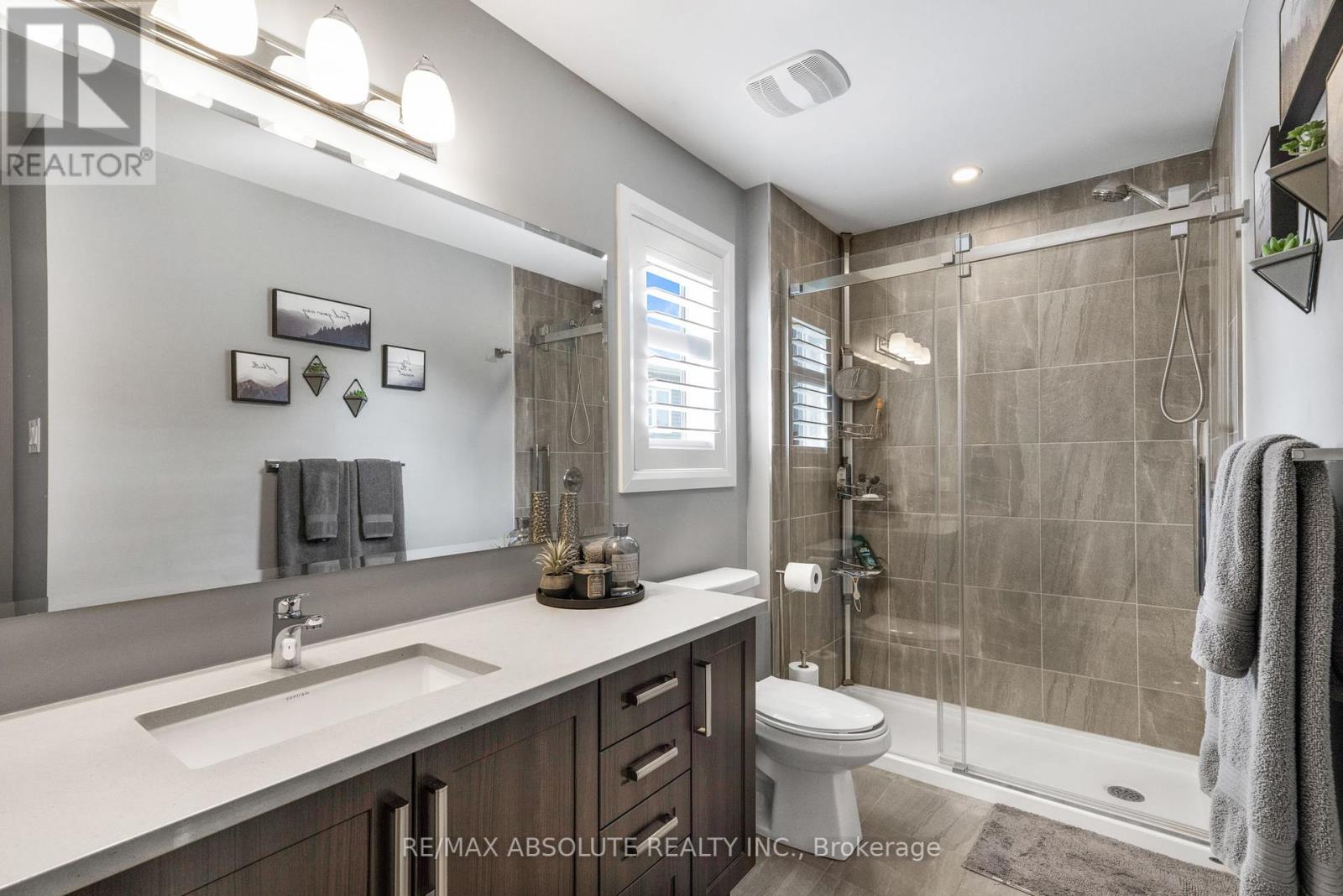 Photo 27 of 710 Coast Circle, Ottawa ON